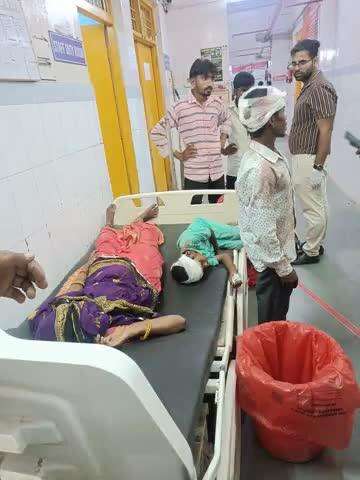 बहराइच : ई -रिक्शा को बस ने मारी ठोकर, रिक्शा चालक मल्हू की मौत व एक ही परिवार के पति-पत्नी सहित दो बच्चे घायल, भर्ती
