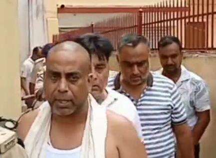 चास: बोकारो के को-ऑपरेटिव सोसाइटी में कलिका राय हत्याकांड की नए सिरे से जांच करने को लेकर एसपी ने किया घटनास्थल का निरीक्षण