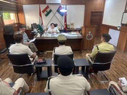 पंचकूला: नवविवाहित प्रेमी युगलों की सुरक्षा को लेकर डीसीपी ने सेक्टर 1 में की समीक्षा बैठक