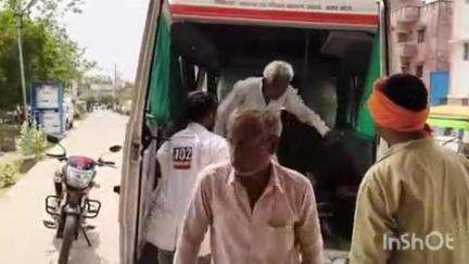बिधूना: हरचंदपुर में दो बाइकों के बीच हुई टक्कर, बाइक सवार एक युवक हुआ घायल; स्वास्थ्य केंद्र में कराया गया भर्ती
