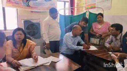 जतुवा टप्पा CHC पर पहुंची महिला आयोग की सदस्य पूनम द्विवेदी ने किया निरीक्षण, अव्यवस्था पर जताई नाराज़गी