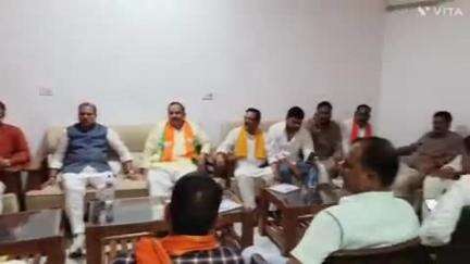 निवाड़ी: निवाड़ी सर्किट हाउस में भाजपा जिला अध्यक्ष ने 17 तारीख को होनी बाली तिरंगा यात्रा को लेकर बैठक बुलाई