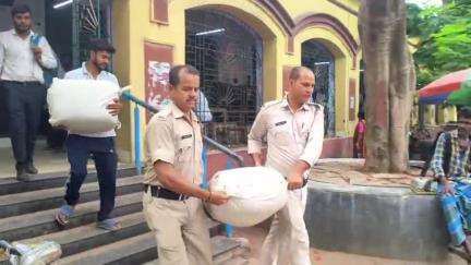 সিউড়ি ১: রামপুরহাট থেকে বিপুল পরিমাণে উদ্ধার হওয়া গাজা সহ অভিযুক্ত দুজনকে সিউড়ির NDPS কোর্টে পেশ করা হল
