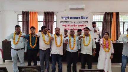 नौगढ़: डुमरियागंज तहसील सभागार में उत्तर प्रदेश लेखपाल संघ डुमरियागंज इकाई का चुनाव हुआ, निर्वाचित पदाधिकारी को दी गई बधाई