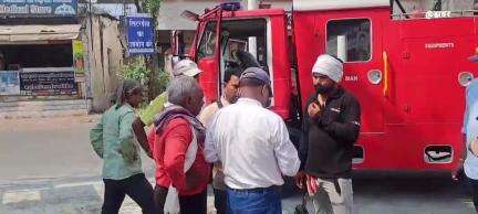 खंडवा नगर: डीपी में आग लगने पर फायर ब्रिगेड ने लाइट बंद होने का इंतजार किया, फिर आग बुझाई