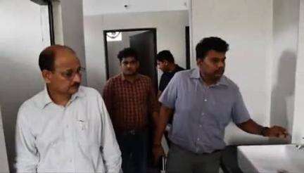 नौगढ़: जिलाधिकारी ने मुख्य चिकित्साधिकारी कार्यालय के पीछे बने एएनएम सेंटर का किया औचक निरीक्षण