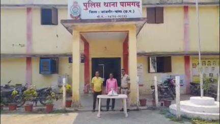 पामगढ़: पामगढ़ पुलिस ने 7 लीटर अवैध महुआ शराब के साथ आरोपी को गिरफ्तार किया, न्यायिक रिमांड पर भेजा गया