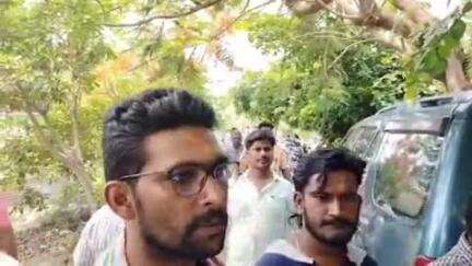 మణుగూరు: మణుగూరు ఎక్సైజ్ స్టేషన్ నందు పట్టుబడిన వాహనాలను 15వ తేదీన వేలంపాట నిర్వహించారు