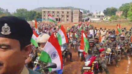 କୋରାପୁଟ ସହର: ପରାକ୍ରମ ଶୋଭାଯାତ୍ରା କୋରାପୁଟରେ ଅନୁଷ୍ଠିତ, ଆରଟିଓ ପଡ଼ିଆରୁ ତ୍ରିରଙ୍ଗା ଯାତ୍ରା ଶୁଭାରମ୍ଭ କଲେ ଜିଲ୍ଲାପାଳ