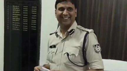 भिंड नगर: जिले में गुम हुए 307 मोबाइल खोजे गए, पुलिस अधीक्षक ने कार्यालय में लोगों को लौटाए