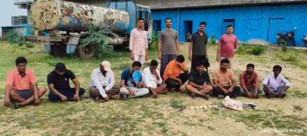 అశ్వాపురం: పదిమంది పేకాట రాయళ్లు అరెస్ట్ 20 వేల రూపాయలు  9 సెల్ ఫోన్లు స్వాధీనం