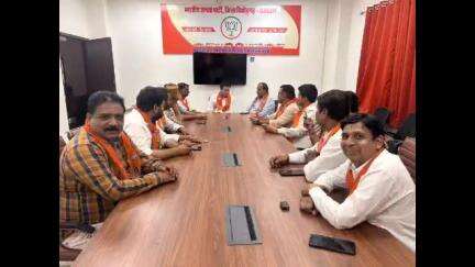 चित्तौड़गढ़: ओछ्ड़ी स्थित भाजपा जिला कार्यालय पर नागरिक तिरंगा यात्रा की तैयारी को लेकर आयोजित की गई जिला स्तरीय बैठक