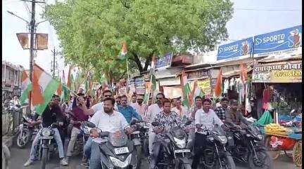 मनासा: सेना के शौर्य सम्मान में मनासा में भाजपा ने निकाली तिरंगा यात्रा, बड़ी संख्या में पदाधिकारी और कार्यकर्ता शामिल हुए