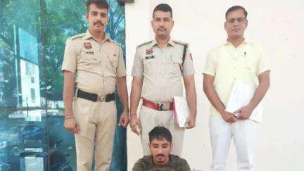नारनौल: नारनौल में साइबर थाना पुलिस ने फ्रॉड करके अपने खाते में पैसे डलवाने वाले एक व्यक्ति को पकड़ा