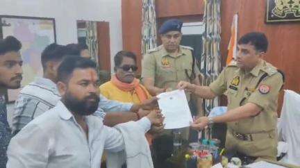 रामपुर: जिले में घटनाओं को रोकने के लिए बजरंग दल के नेताओं ने पुलिस अधीक्षक के कार्यालय में प्रार्थना पत्र दिया