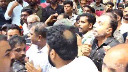 നിലമ്പൂർ: കാളികാവിൽ കടുവ ആക്രമണത്തിൽ യുവാവ് മരിച്ച സംഭവം, DFO ഓഫീസിൽ അടിയന്തര യോഗം ചേർന്നു, കടുവയെ പിടികൂടാൻ കുങ്കിയാനകളെ എത്തിച്ചു