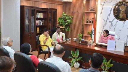 धनबाद/केंदुआडीह: धनबाद के समाहरणालय में उपायुक्त ने जिला स्तरीय शुल्क समिति की बैठक का आयोजन किया