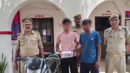 मुहम्मदाबाद: बकरियाडीह बांध चौराहा के पास से पुलिस ने दो शातिर चोरों को किया गिरफ्तार, बरामद हुआ तमंचा व मोटरसाइकिल