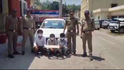 ऋषिकेश: रायवाला में पुलिस ने चंडी पुल के पास लूट की गई स्विफ्ट डिजायर कार के साथ तीन अभियुक्तों को किया गिरफ्तार