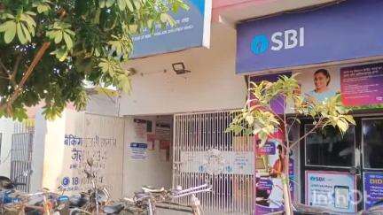 परसा: परसा SBI बैंक के पास बाइक की डिक्की तोड़कर अज्ञात चोरों ने ₹1 लाख और दस्तावेज चुराए