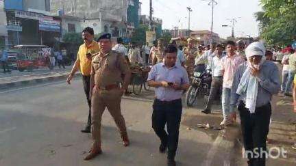 मैनपुरी: करहल चौराहे पर नगर पालिका प्रशासन ने चलाया अतिक्रमण अभियान