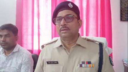 समस्तीपुर: मुसरीघरारी पुलिस ने अंतरराज्यीय वाहन चोर गिरोह के सरगना को हथियार के साथ गिरफ्तार किया, डीएसपी ने दी जानकारी