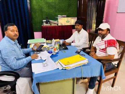 लातेहार: विद्युत कार्यपालक अभियंता से कांग्रेस प्रदेश प्रतिनिधि ने की मुलाकात, बिजली संबंधी समस्याओं पर चर्चा की