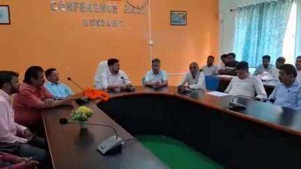 कुंडहित: प्रखंड सभागार में सेवानिवृत्त कर्मचारियों के लिए विदाई समारोह आयोजित
