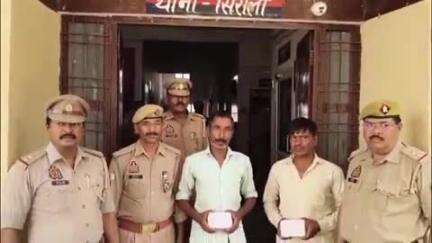 आंवला: आंवला के सिरौली में पुलिस ने बगिया चौराहे से 72 ग्राम चरस और बाइक के साथ दो तस्करों को पकड़ा