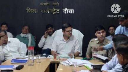 दौसा: कलेक्ट्रेट में आयोजित ज़िला स्तरीय जनसुनवाई में जिला कलेक्टर देवेंद्र कुमार ने 65 परिवादों को सुना