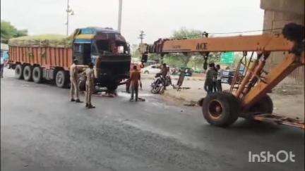 कटनी नगर: चाका बाईपास पर दो ट्रकों की टक्कर, दो लोग घायल, ट्रक क्षतिग्रस्त, घायलों का इलाज जारी