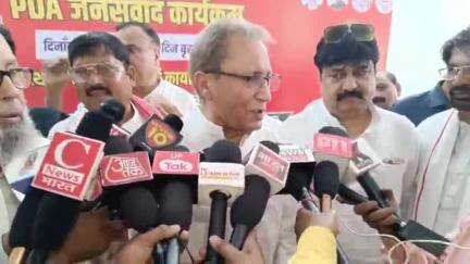 बरेली: बरेली में सपा कार्यालय पर पीडीए जनसंवाद कार्यक्रमों की समीक्षा बैठक की गई