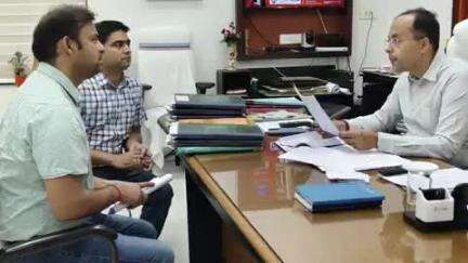 बिहार: जनता दरबार में डीएम ने 28 लोगों की समस्याएं सुनीं, संबंधित अधिकारियों को दिए निर्देश