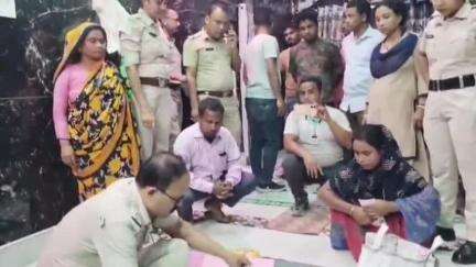 হেমতাবাদ: হেমতাবাদের বালুফারা থেকে ব্রাউন সুগার সহ মহিলা কারবারি গ্রেপ্তার