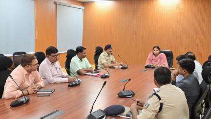 धनबाद/केंदुआडीह: फ्लावर की मरम्मत को लेकर उपायुक्त ने समाहरणालय में बैठक की, वैकल्पिक मार्ग पर सुचारू व्यवस्था के निर्देश