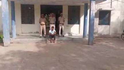 करौली: टोडाभीम पुलिस ने सट्टे के कारोबार करने वाली गैंग का किया खुलासा, बालाजी जीप स्टैंड से एक शख्स को किया गिरफ्तार