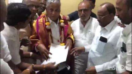 ಸಿಂಧನೂರು: ನಗರದಲ್ಲಿ ಮಾಜಿ ಶಾಸಕ ಪ್ರತಾಪಗೌಡ ಬಳ್ಳಾರಿ-ಲಿಂಗಸುಗೂರು-ವಾಡಿ ರೈಲ್ವೆ ಮಾರ್ಗ ಪ್ರಾರಂಭಿಸುವಂತೆ ಸಚಿವ ವಿ ಸೋಮಣ್ಣಗೆ ಮನವಿ ಪತ್ರ ಸಲ್ಲಿಕೆ