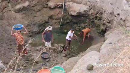 हर्रई: स्वामी सलैया में जन अभियान परिषद ने जल गंगा संवर्धन अभियान के तहत कुएं की सफाई और गहरीकरण किया
