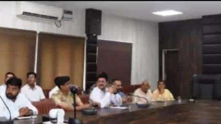 भिवानी: भिवानी समाधान शिविर में अतिरिक्त उपायुक्त डॉ. मुनीष नागपाल ने सुनी शिकायतें