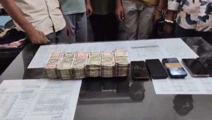 रायपुर: आजाद चौक क्षेत्रांतर्गत थाना में लाखों रुपये लूट की घटना को अंजाम देने वाले 5 आरोपियों को किया गया गिरफ्तार