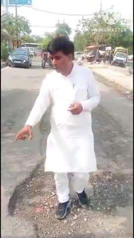 सोनीपत: सेक्टर 23 सड़क मार्ग की खस्ताहालत के खिलाफ पार्षद संजय बड़वासनिया ने जताया रोष#jansamasya