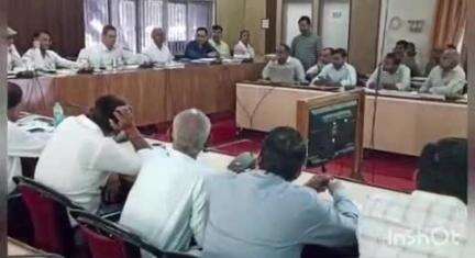 रॉबर्ट्सगंज: लोढ़ी कलेक्ट्रेट में डीएम ने IGRS पोर्टल पर प्राप्त जन शिकायतों के निस्तारण को लेकर कार्यशाला का आयोजन किया