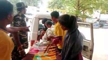 गुमला: बुजी टोली गांव की 16 वर्षीय किशोरी वज्रपात की चपेट में आई, गंभीर हालत में सदर अस्पताल में भर्ती