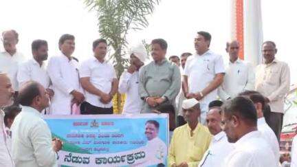 ಸಿಂದಗಿ: ಪಟ್ಟಣದಲ್ಲಿ ಅರಣ್ಯ ಇಲಾಖೆಯ ಸಸಿ ನೇಡುವ ಕಾರ್ಯಕ್ರಮಕ್ಕೆ ಚಾಲನೆ ನೀಡಿದ ಶಾಸಕ ಅಶೋಕ ಮನಗೂಳಿ