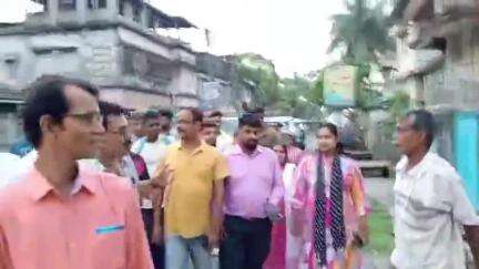 কোচবিহার ১: আগামীতে কোচবিহার পৌরসভার ২ নং ওয়ার্ডে NBDD এর প্রচুর কাজ হবে, জনসংযোগে এসে জানালেন তৃণমূলের জেলা সভাপতি