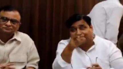 सीकर: कलेक्ट्रेट परिसर में जिला स्तरीय जनसुनवाई में पीसीसी चीफ गोविंद डोटासरा भी शामिल हुए, उठाए कई मुद्दे