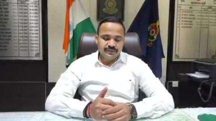 नगरी: चमेदा के जंगल में जवानों ने नक्सलियों द्वारा छुपाए गए बम बनाने का सामान व दैनिक उपयोगी सामग्री किया जब्त