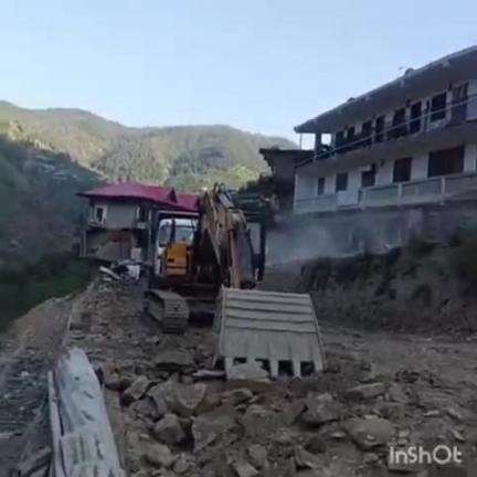 कोटखाई: खलटू नाला के पास रोड को ठीक करने का कार्य प्रशासन द्वारा लगातार जारी, जल्द क्षेत्र के लोगों को मिल सकती है राहत