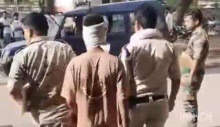भिंड नगर: भिंड के सरस्वती नगर में गोली चलाने वाले आरोपी युवक को पुलिस ने गोविंद नगर की पुलिया से गिरफ्तार किया