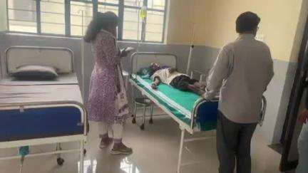 गुमला: आईटीडीए परियोजना निदेशक ने नागफेनी कल्याण अस्पताल का किया औचक निरीक्षण